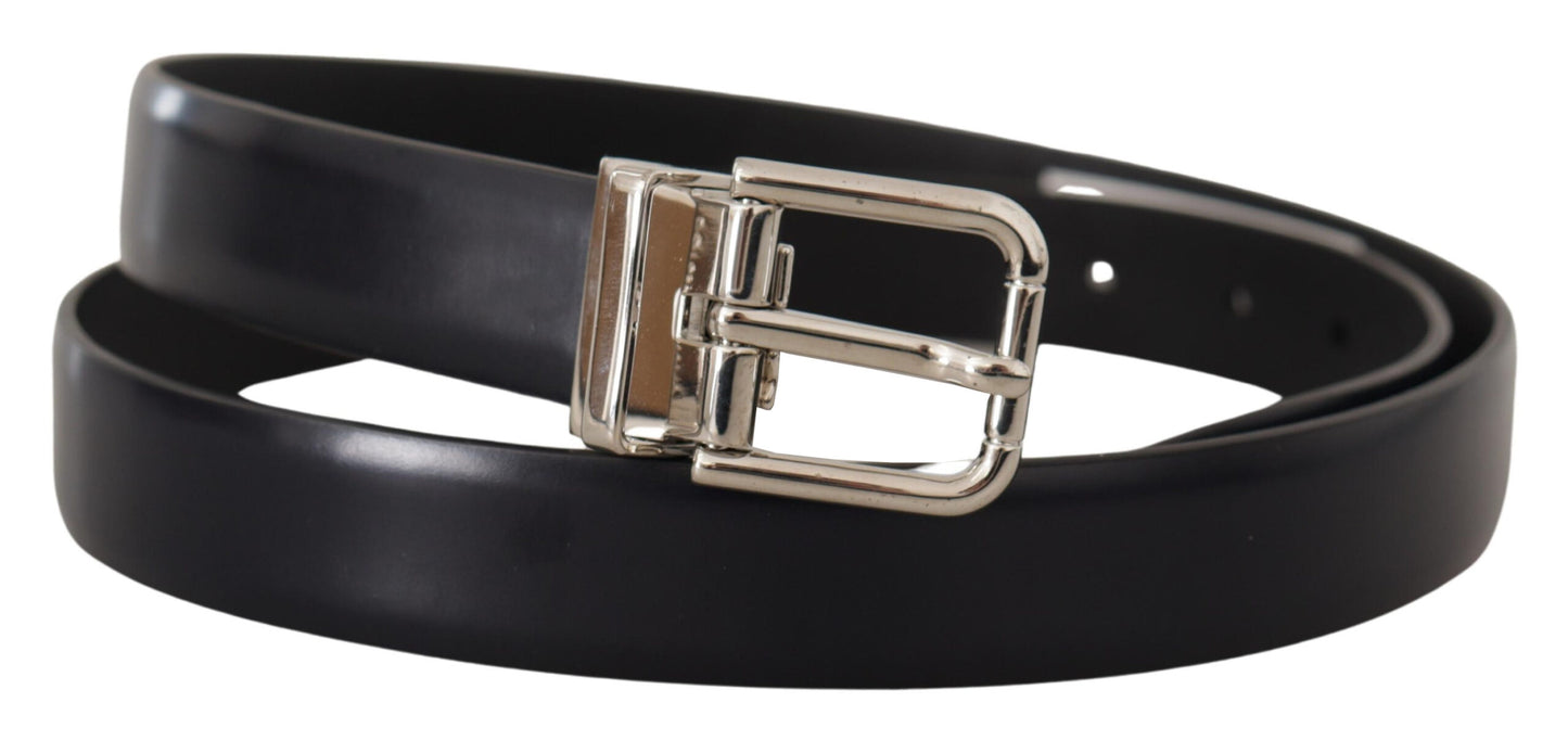 Cinturón de cuero elegante con hebilla de metal