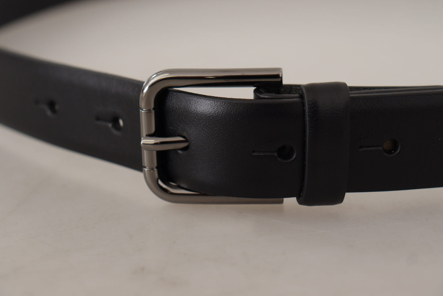 Cinturón clásico elegante de cuero negro