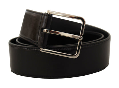 Cinturón de cuero elegante con hebilla de metal