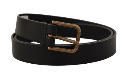 Cinturón elegante de cuero negro con hebilla de metal