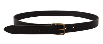 Cinturón elegante de cuero negro con hebilla de metal