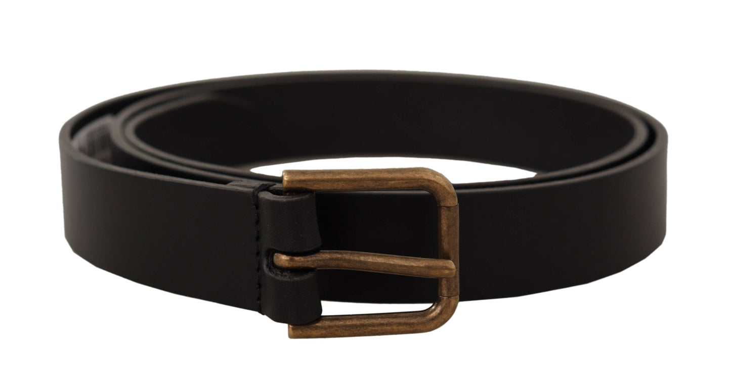 Cinturón elegante de cuero negro con hebilla de metal