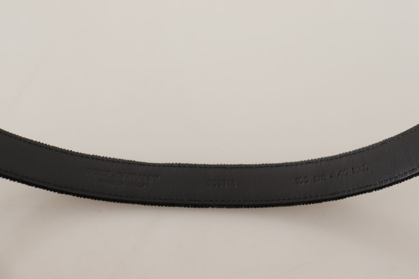 Elegante cinturón de diseño de terciopelo negro
