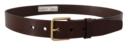Cinturón elegante de cuero negro con hebilla de metal