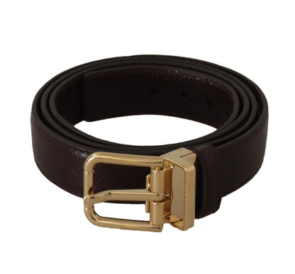 Cinturón de cuero elegante con hebilla de metal