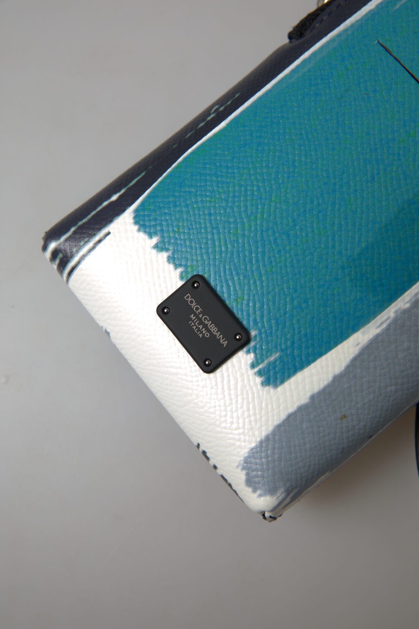 Elegante bolso bandolera de piel para teléfono en azul y blanco