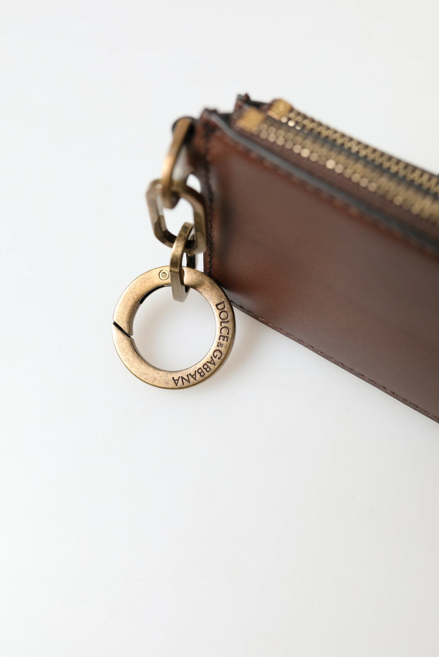 Monedero elegante de cuero marrón
