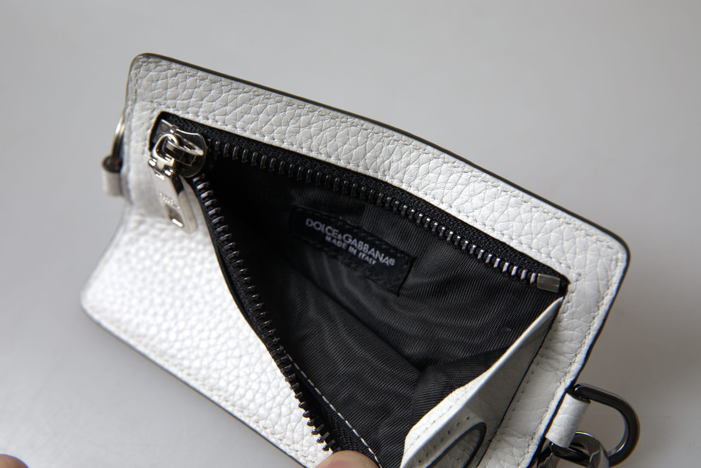 Elegante cordón para tarjetero de cuero blanco