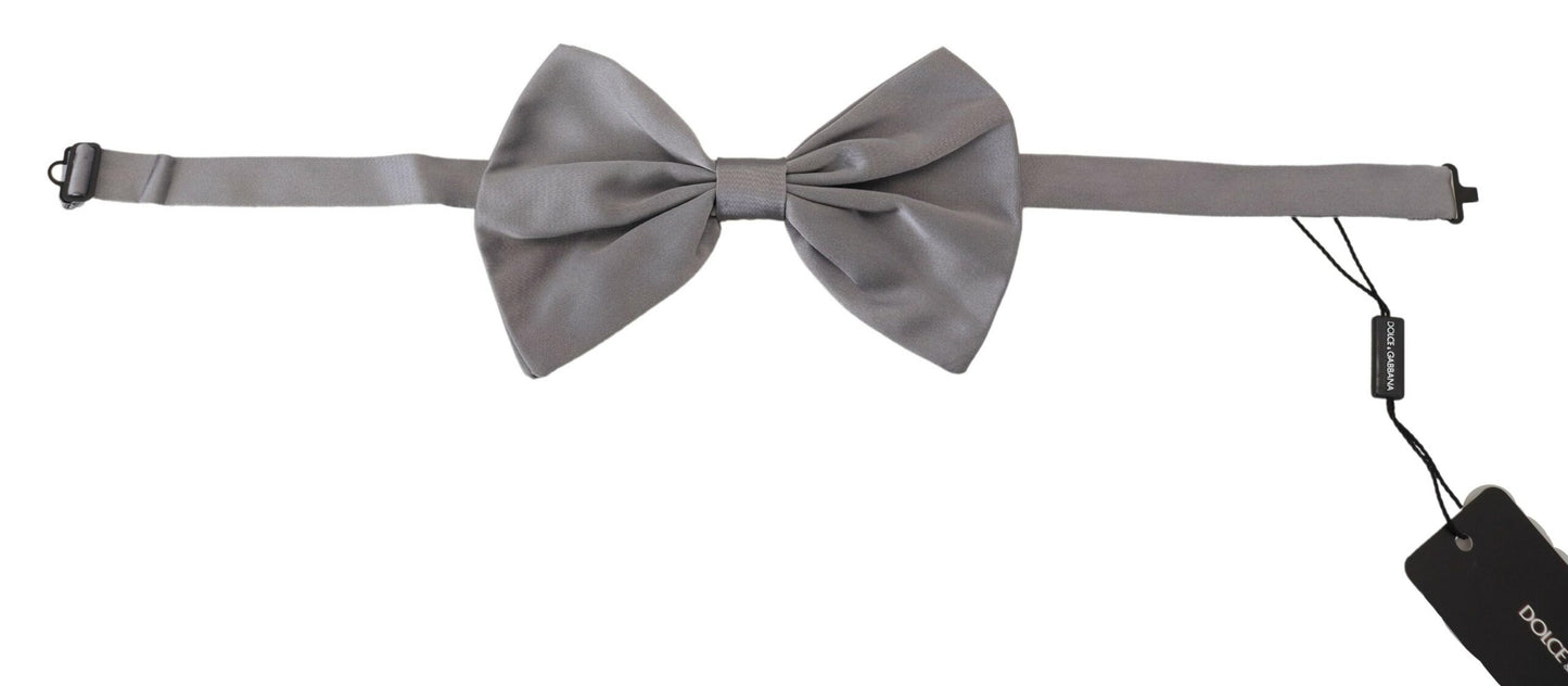 Elegante pajarita de seda gris plata