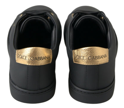 Zapatillas clásicas de cuero negro y dorado