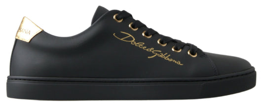 Zapatillas clásicas de cuero negro y dorado