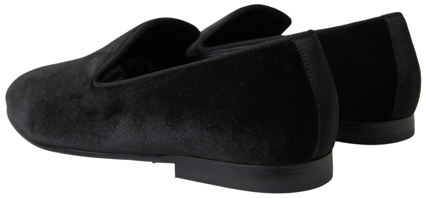 Elegantes mocasines negros de terciopelo para hombre