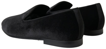 Elegantes mocasines negros de terciopelo para hombre