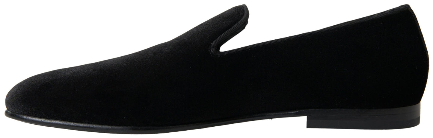 Elegantes mocasines negros de terciopelo para hombre