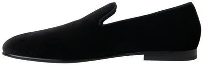 Elegantes mocasines negros de terciopelo para hombre