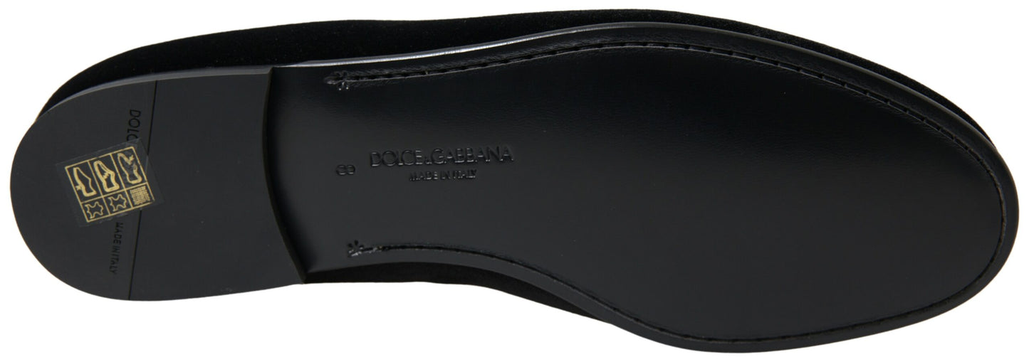 Elegantes mocasines negros de terciopelo para hombre