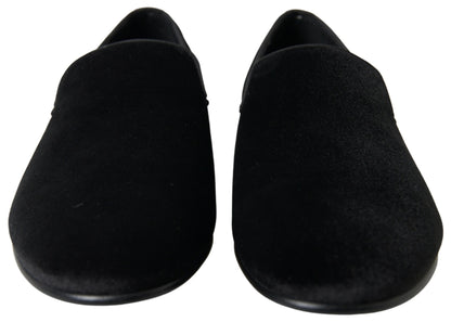 Elegantes mocasines negros de terciopelo para hombre