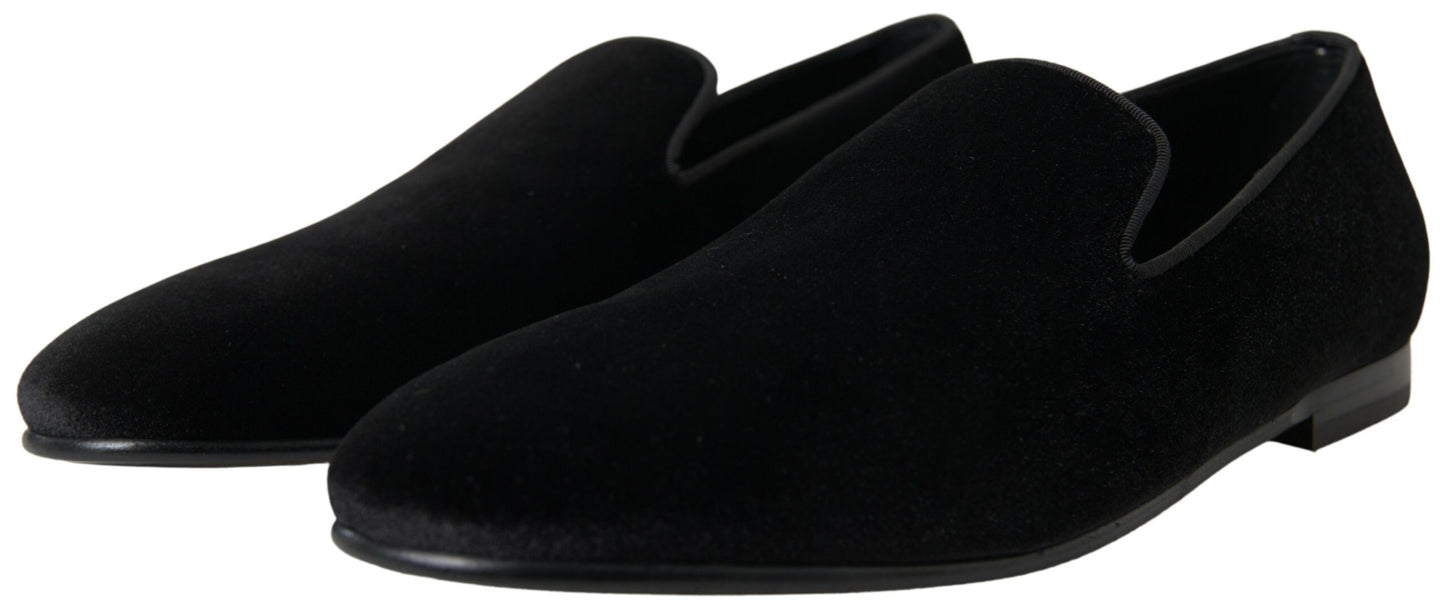 Elegantes mocasines negros de terciopelo para hombre
