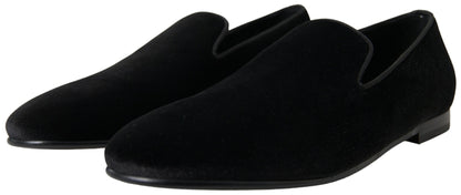 Elegantes mocasines negros de terciopelo para hombre