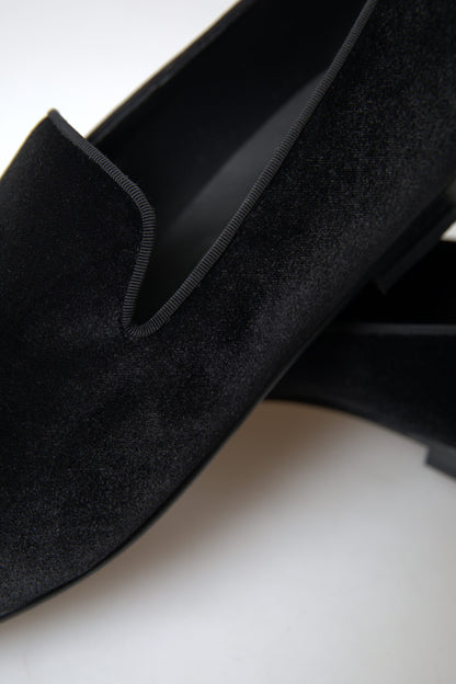 Elegantes mocasines negros de terciopelo para hombre
