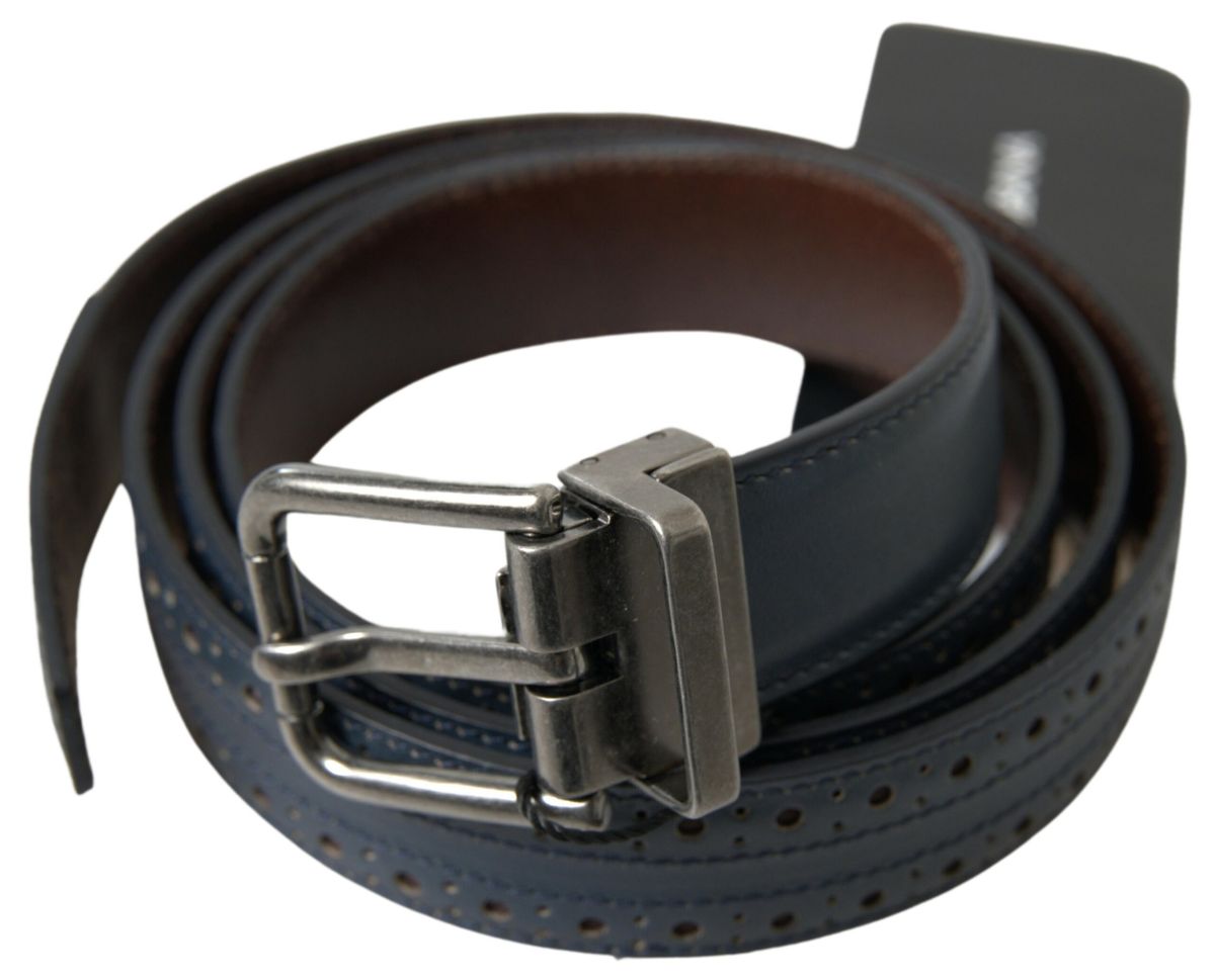 Cinturón elegante de cuero azul con hebilla de metal