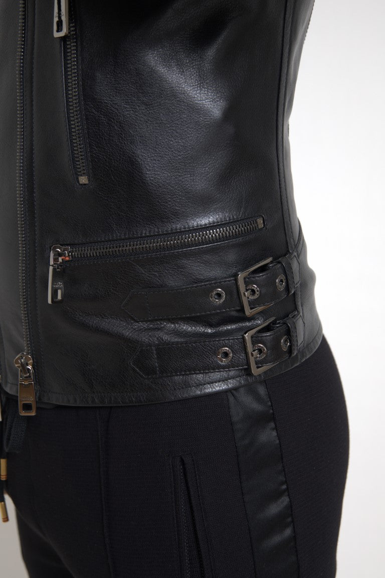Chaqueta de motociclista de cuero negro elegante