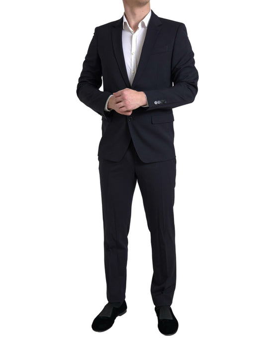 Elegante traje azul oscuro de corte entallado tipo martini