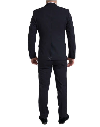 Elegante traje azul oscuro de corte entallado tipo martini