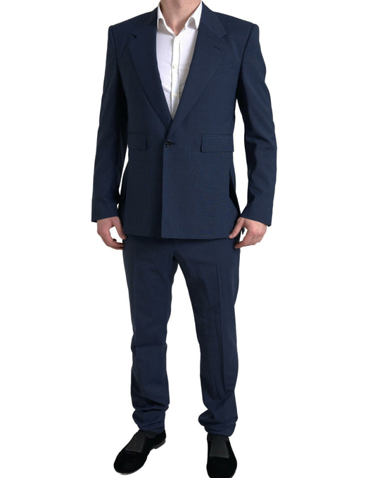 Elegante traje azul de dos piezas de corte entallado
