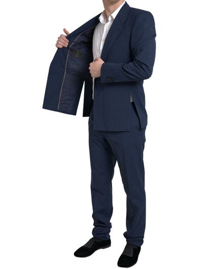 Elegante traje azul de dos piezas de corte entallado