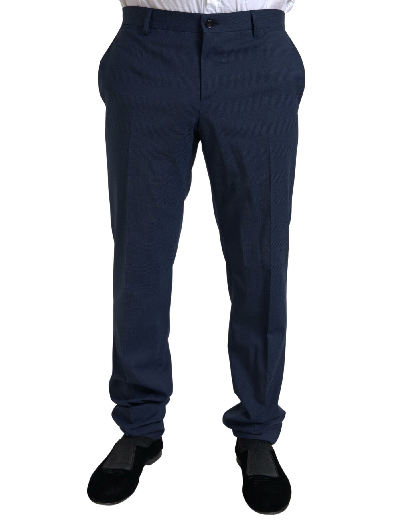 Elegante traje azul de dos piezas de corte entallado