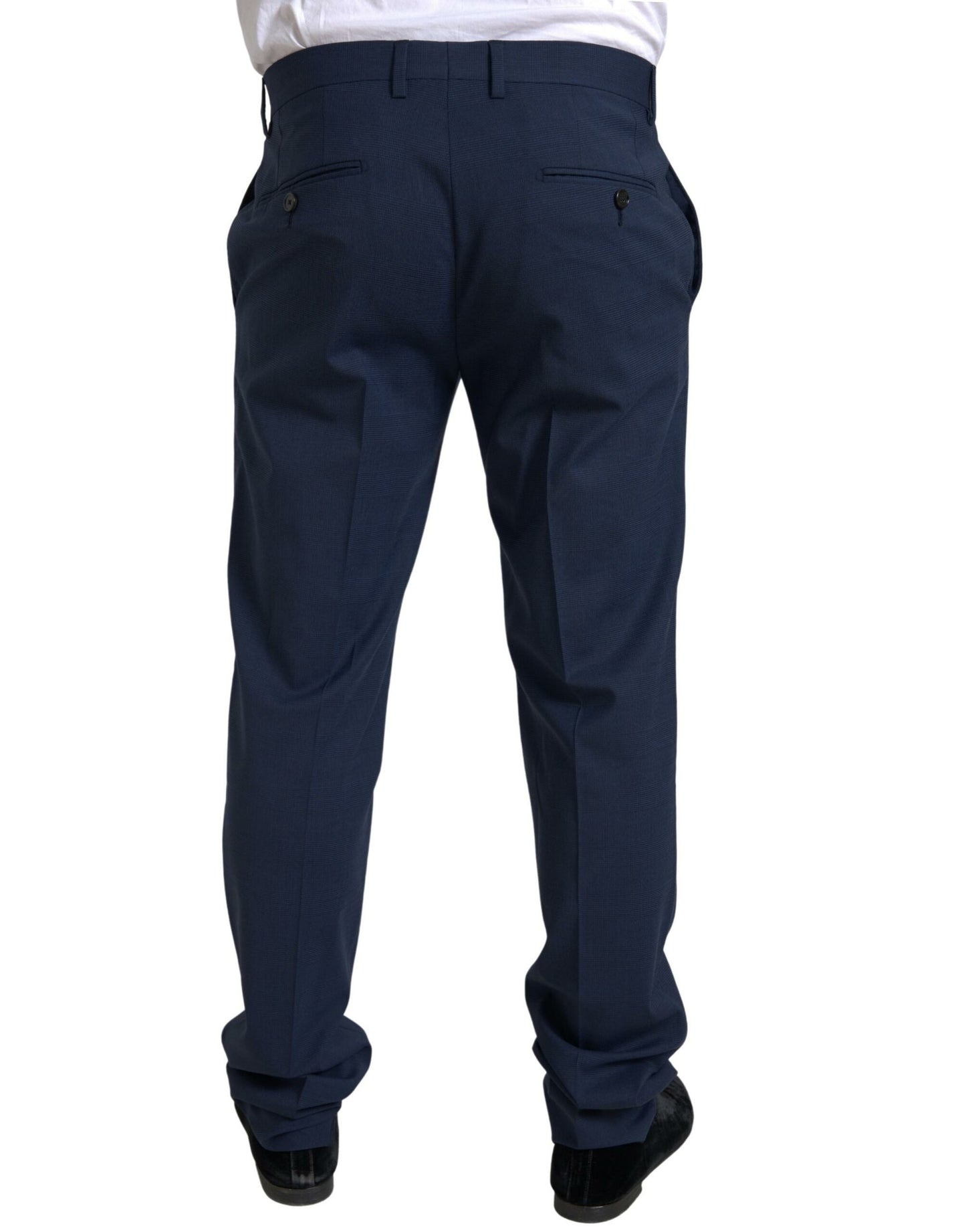 Elegante traje azul de dos piezas de corte entallado