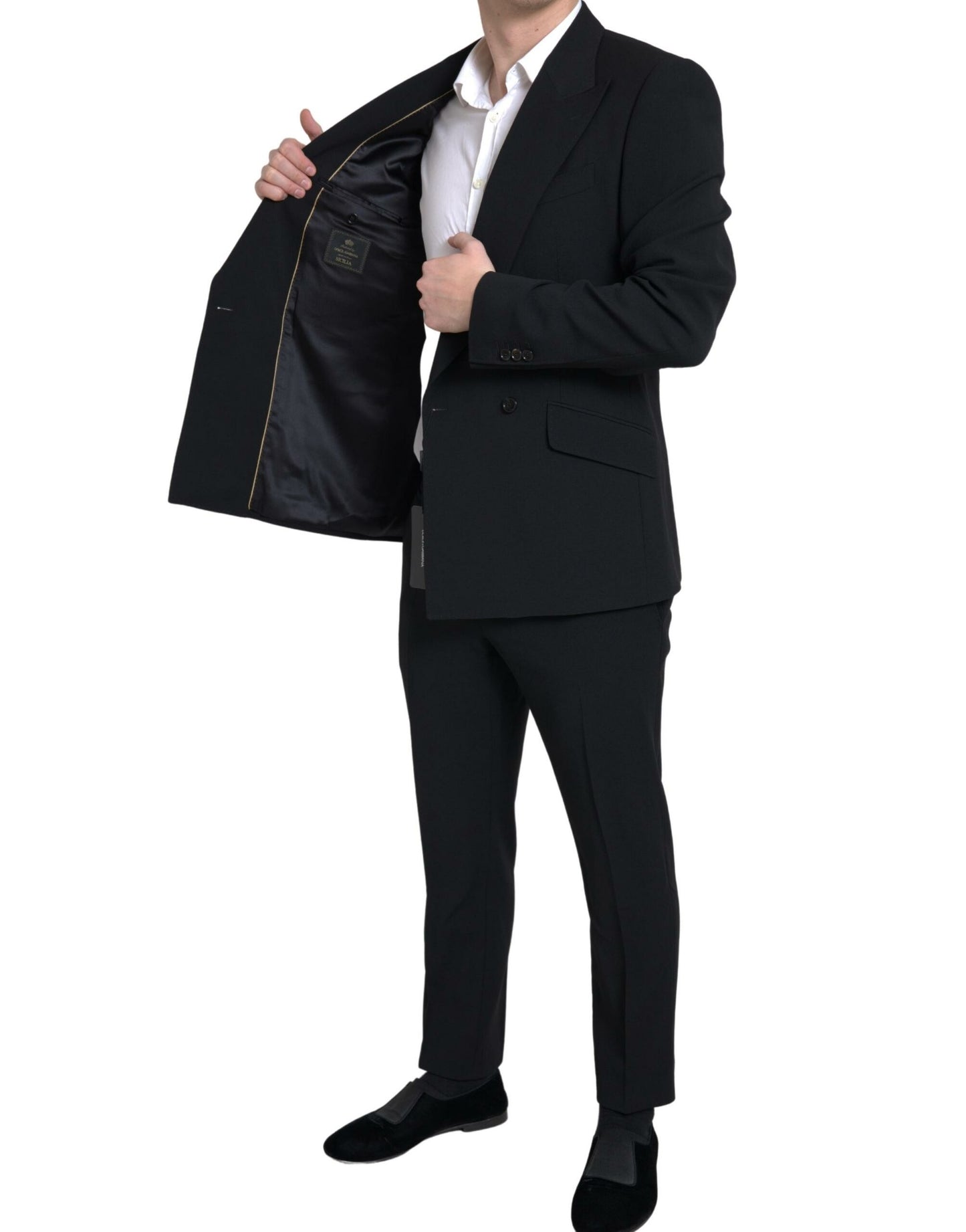 Elegante traje cruzado de corte entallado