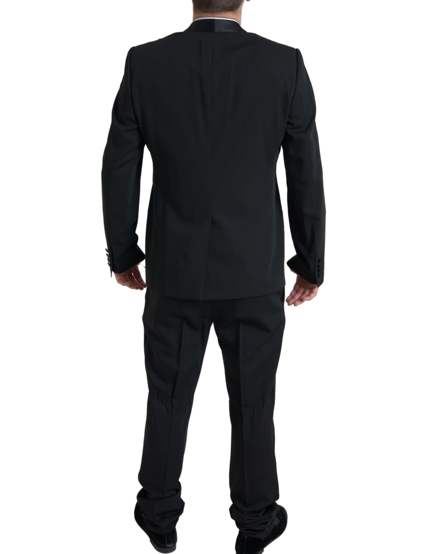 Elegante traje negro ajustado de dos piezas