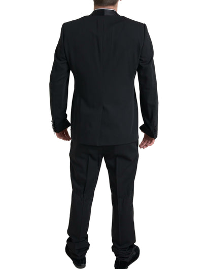 Elegante traje negro ajustado de dos piezas