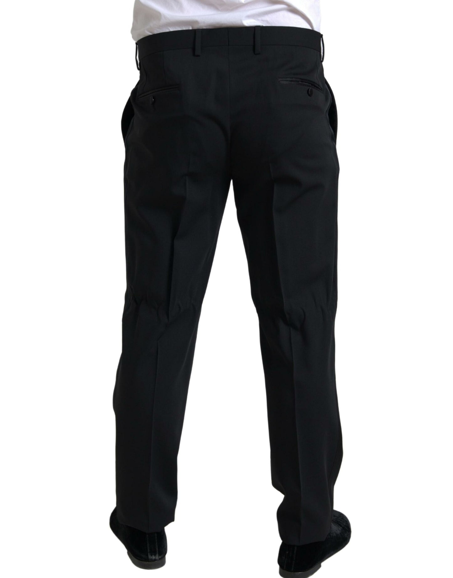 Elegante traje negro ajustado de dos piezas