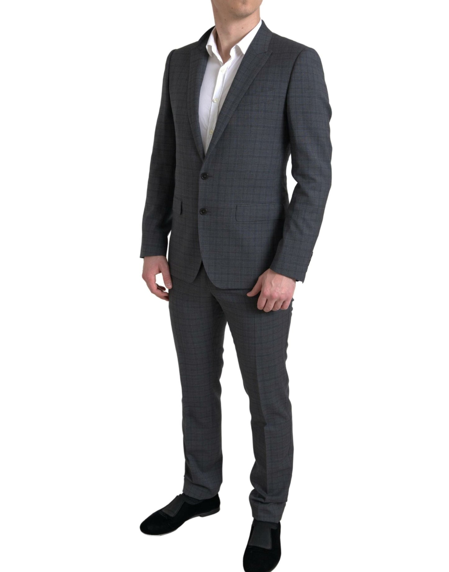 Elegante traje gris a cuadros de corte entallado