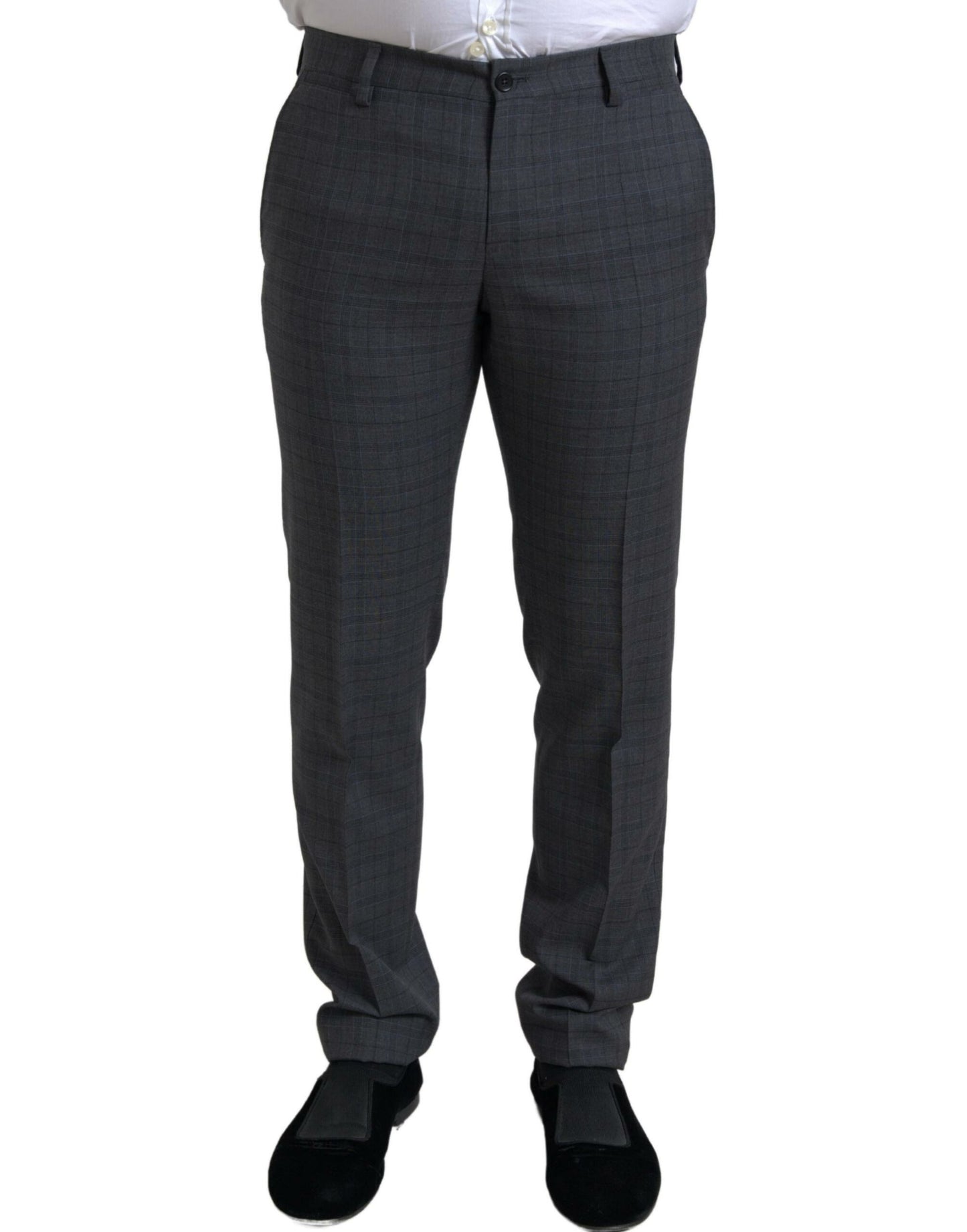 Elegante traje gris a cuadros de corte entallado