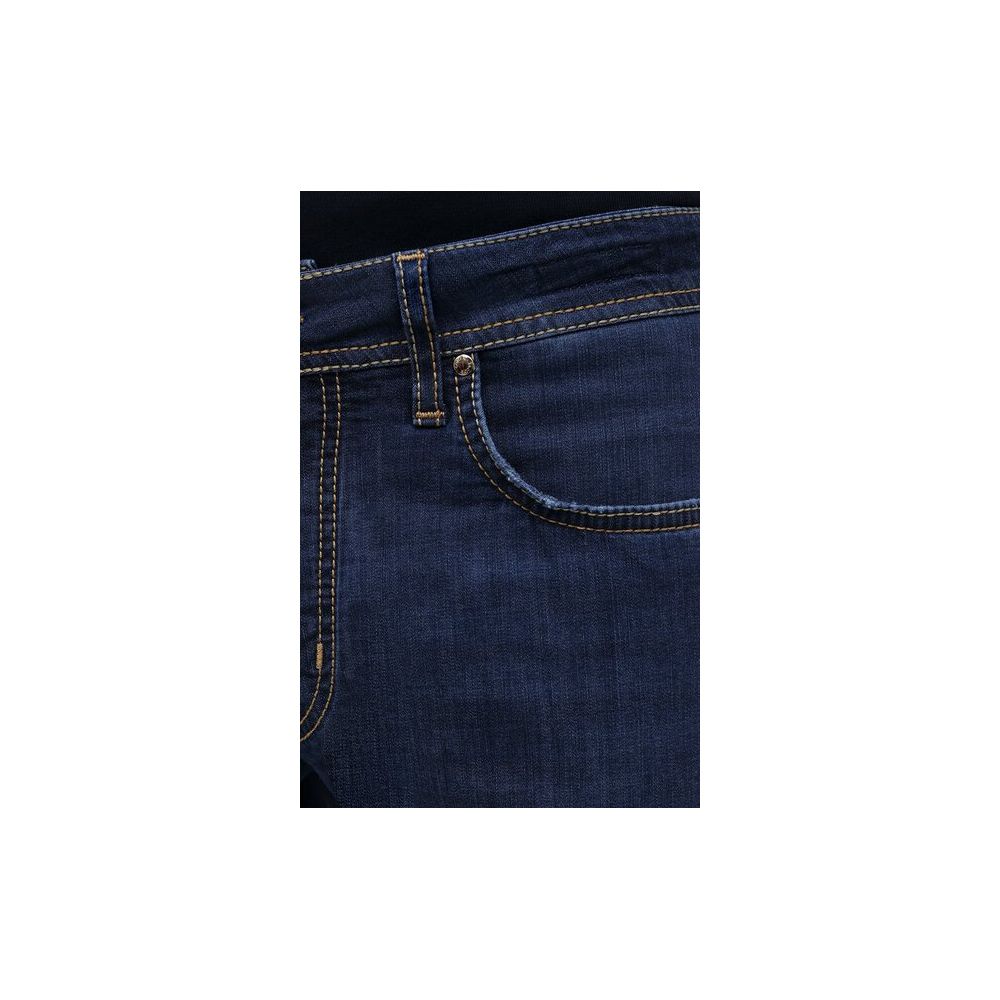 Prendas esenciales de mezclilla premium de corte entallado y elegante