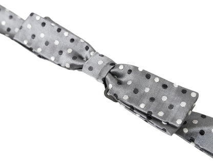 Elegante pajarita de seda gris