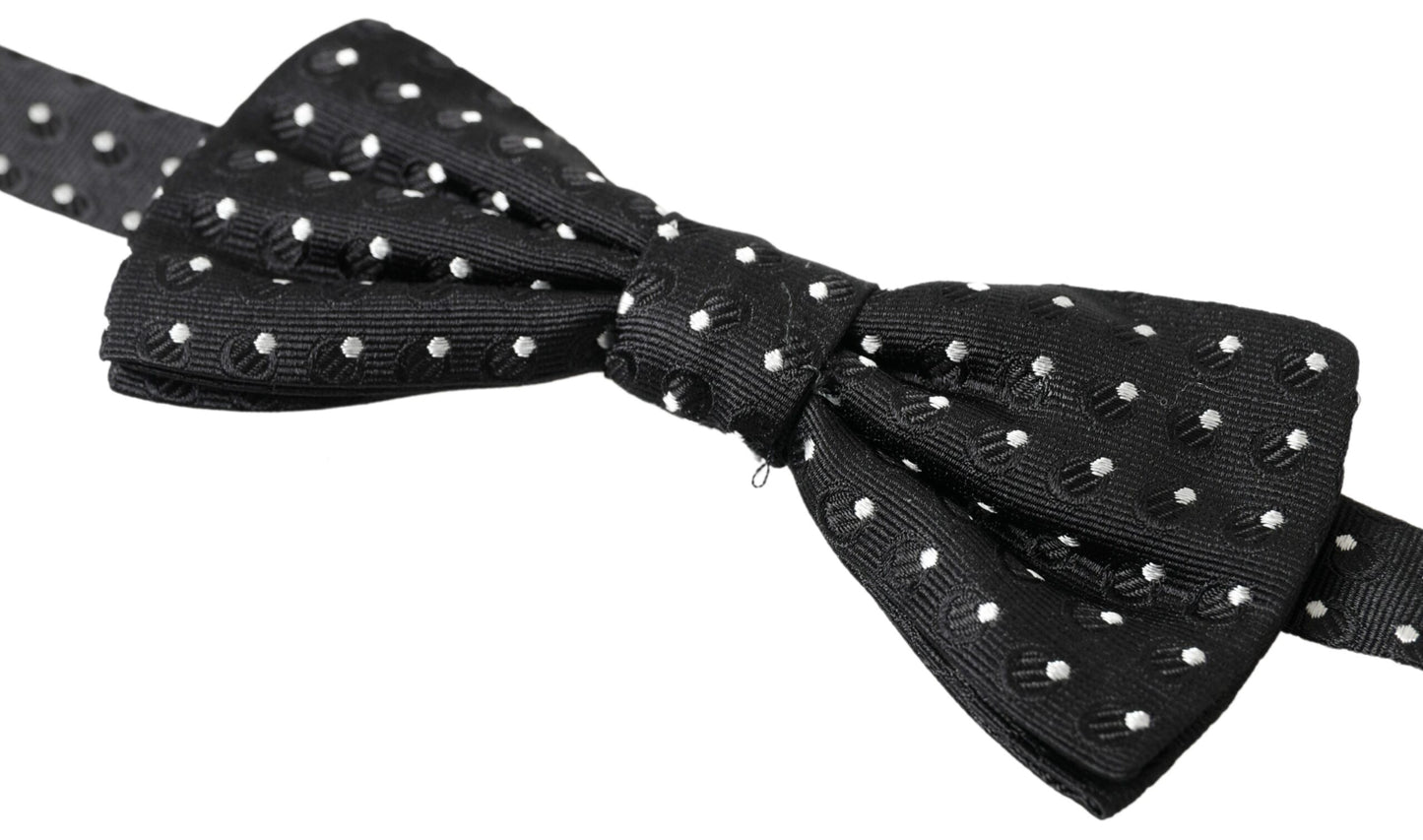 elegante pajarita de seda negra