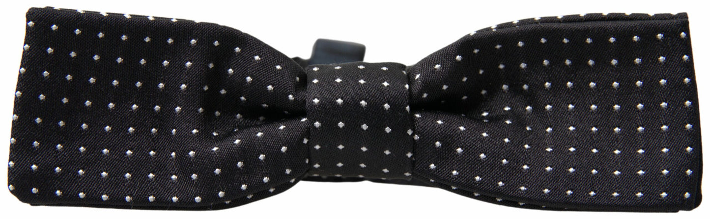 Elegante pajarita de seda negra