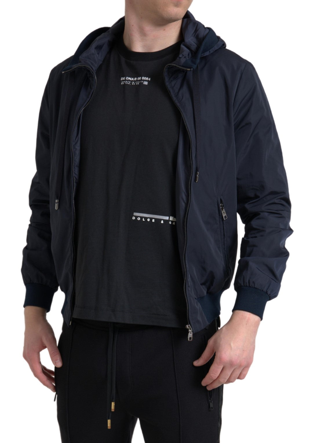 Elegante sudadera azul con capucha y cierre de cremallera