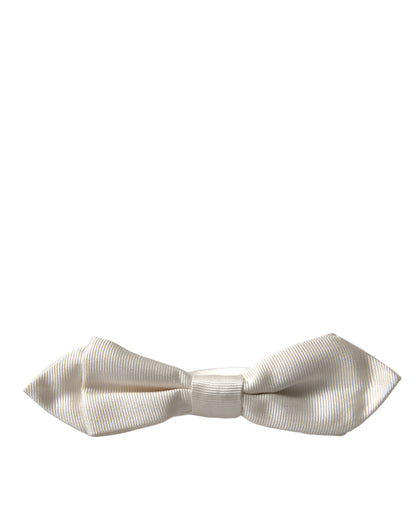 Elegante pajarita de seda blanca