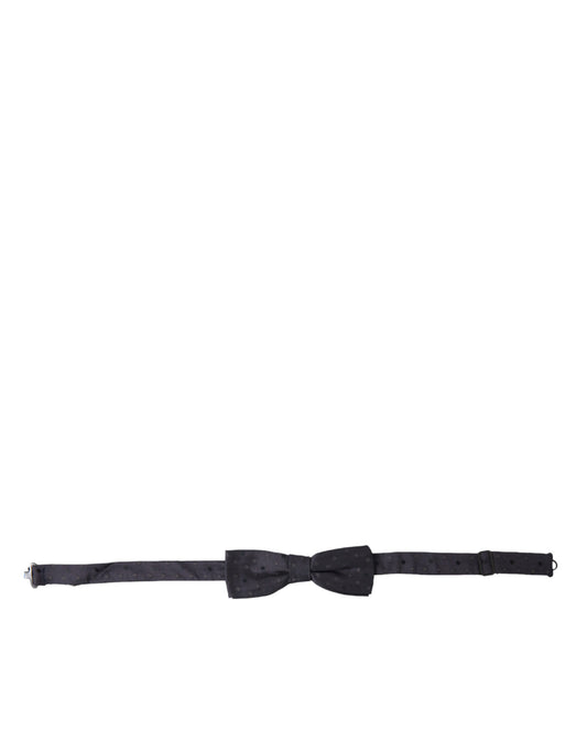 Elegante pajarita de seda con lunares