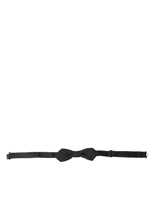 Elegante pajarita de seda negra
