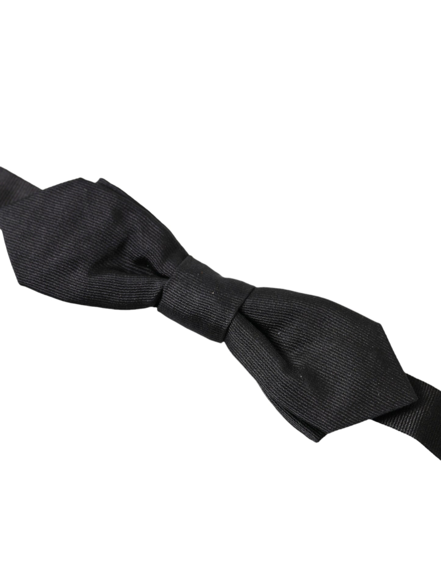 Elegante pajarita de seda negra