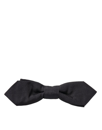 Elegante pajarita de seda negra