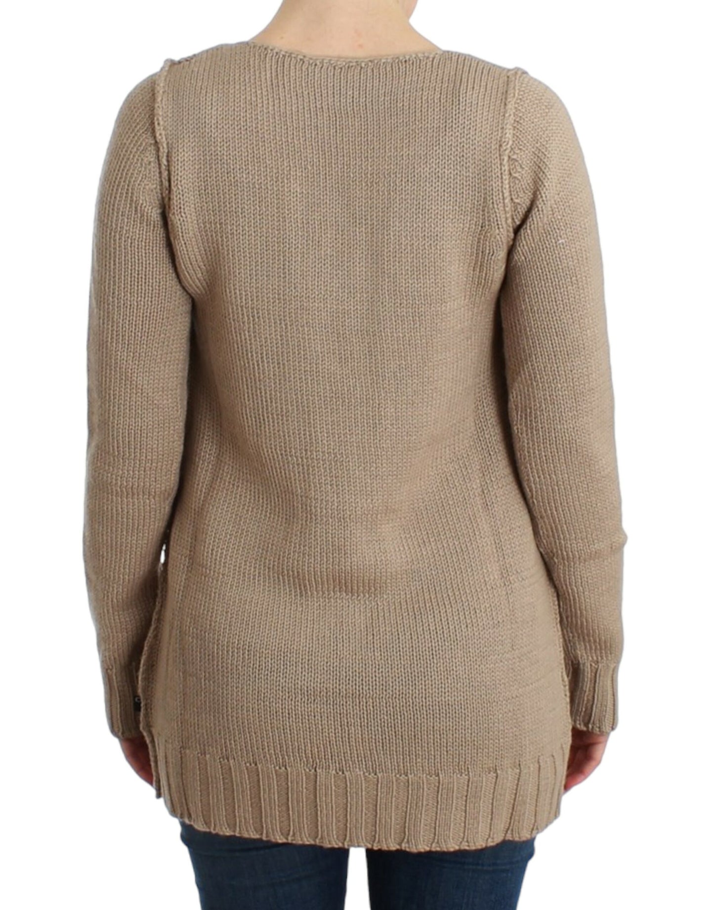Elegante suéter de punto beige con cuello redondo