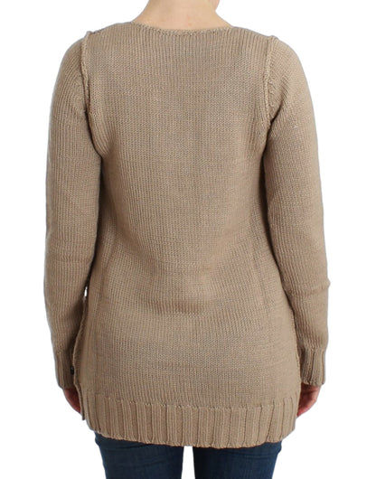 Elegante suéter de punto beige con cuello redondo